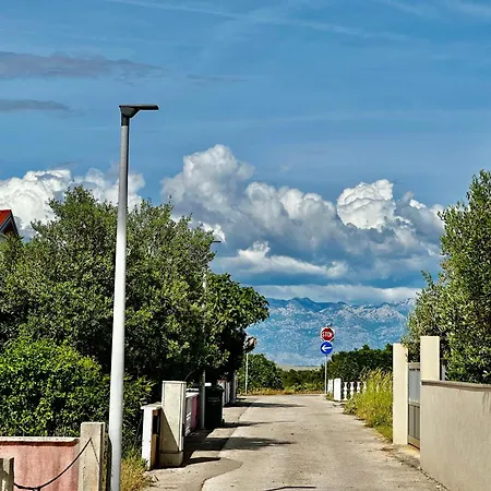 Marylou House Apartmán Vir